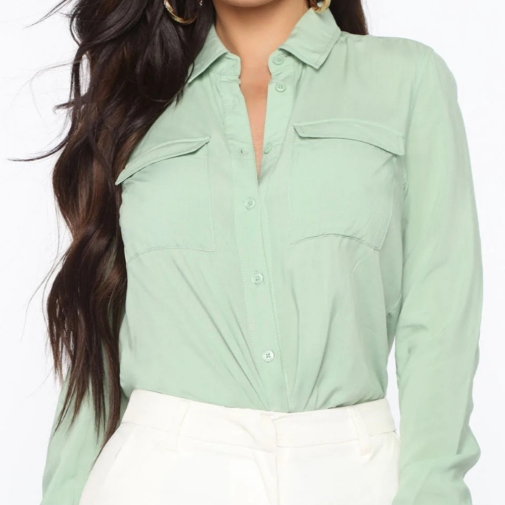 Small green button up blouse NWT
